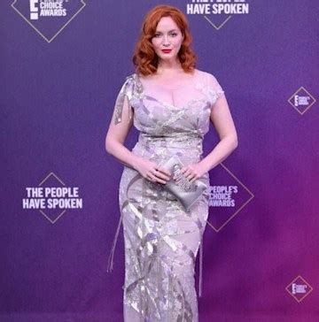 Christina Hendricks wows in daring lingerie as she。